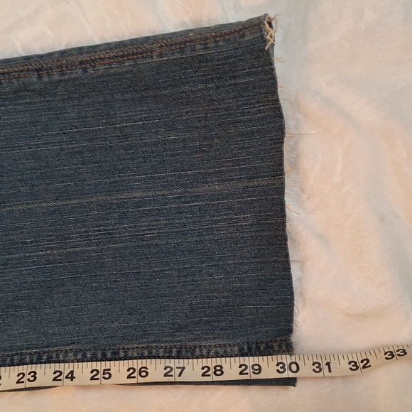 Hint  Denim Jeans featuring embroidering on the pockets - Picture 12 of 12